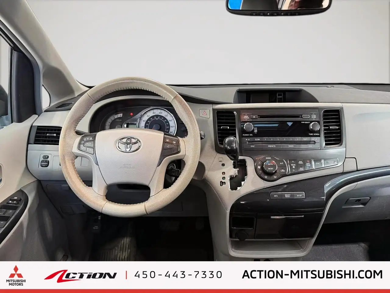 Toyota Sienna снимка Toyota Sienna