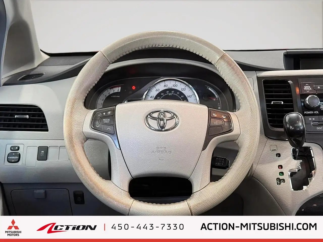 Toyota Sienna снимка Toyota Sienna