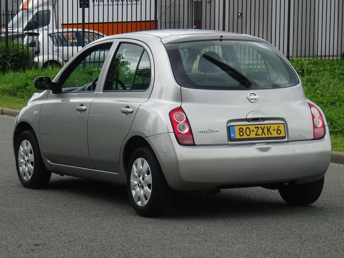 Nissan Micra 1.2 Tekna AUTOMAAT AIRCO/ELEKRAM/APK Grijs - 2