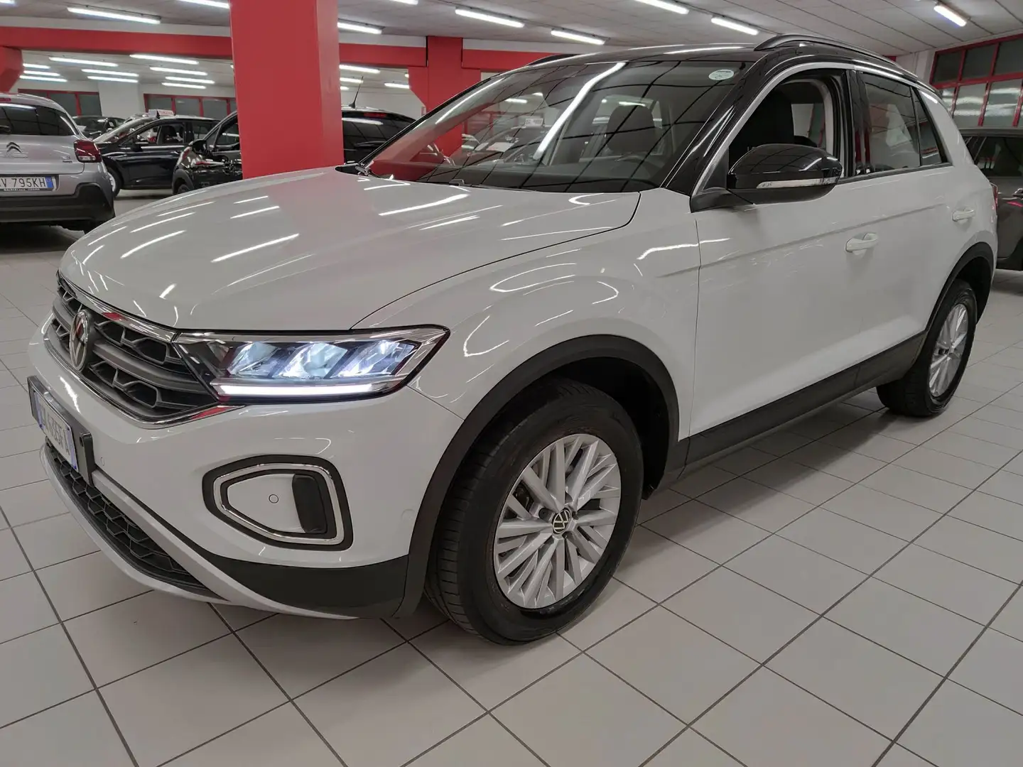 Volkswagen T-Roc 1.0 TSI 110cv Life + Car Play Bianco - 1