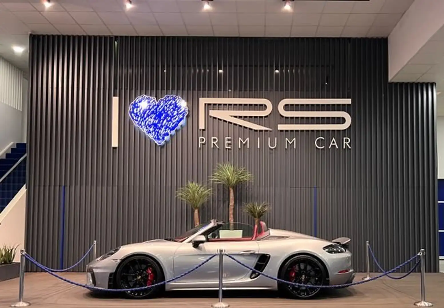 Porsche 718 Spyder Plateado - 1