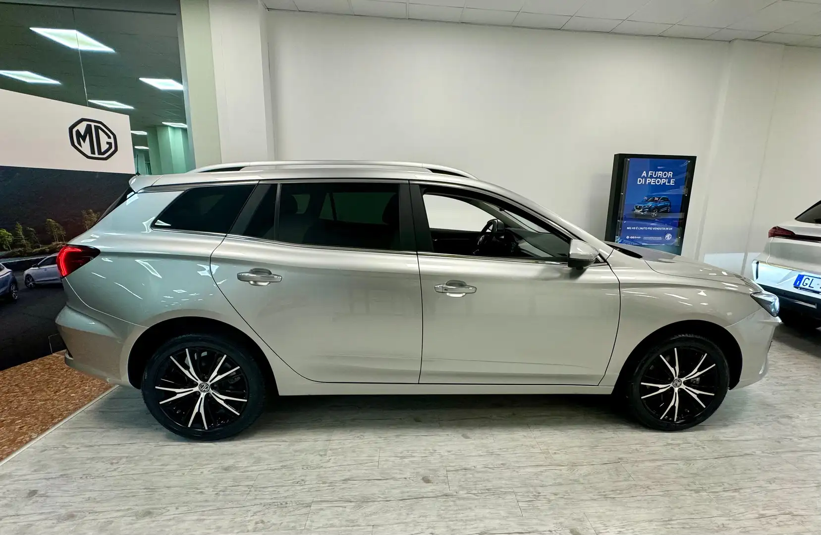 MG MG5 Luxury Long Range 61KWh Argento - 2