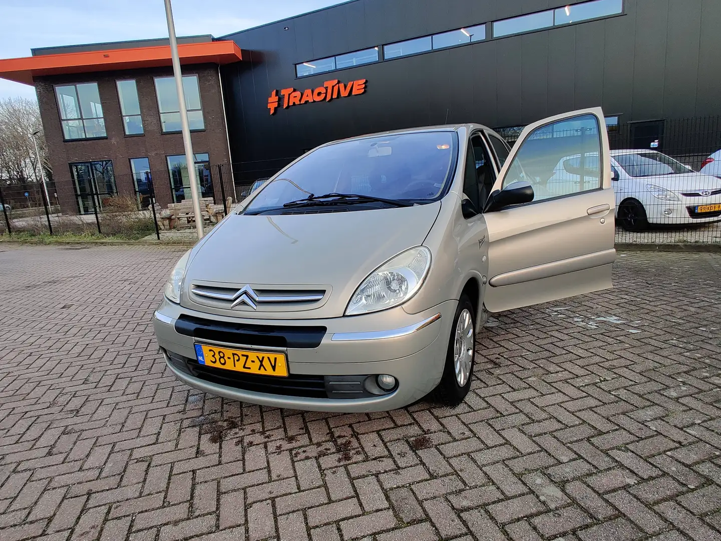 Citroen Xsara Picasso Tweede Eigenaar- 1 jaar APK -familie auto Beige - 1