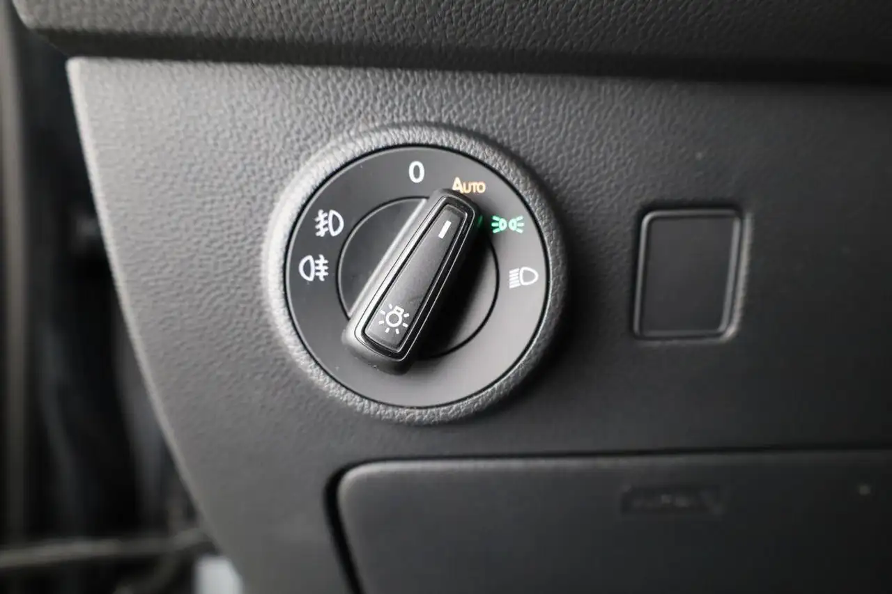 SEAT Ateca 1.5 TSI DSG Style, AHK, Navi, Kamera, el. Klappe 10