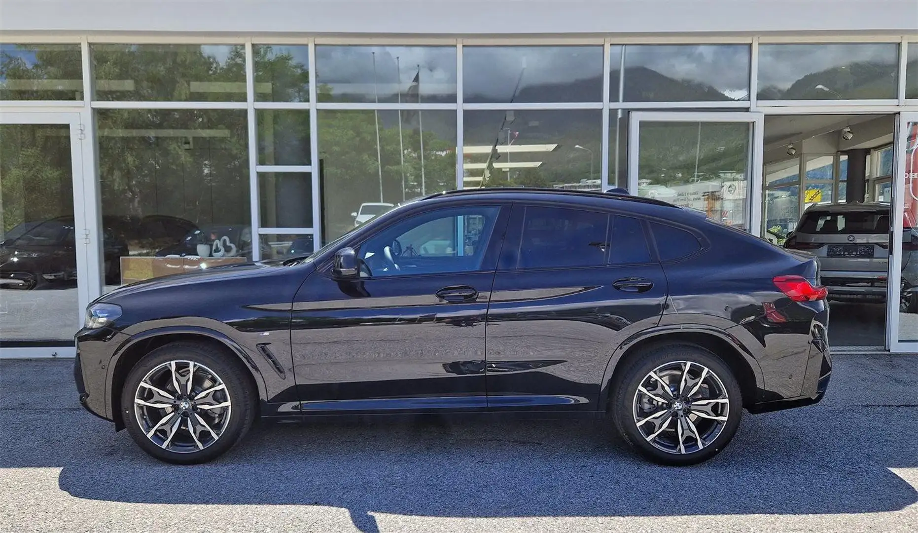 BMW X4 xDrive 20d Fekete - 2