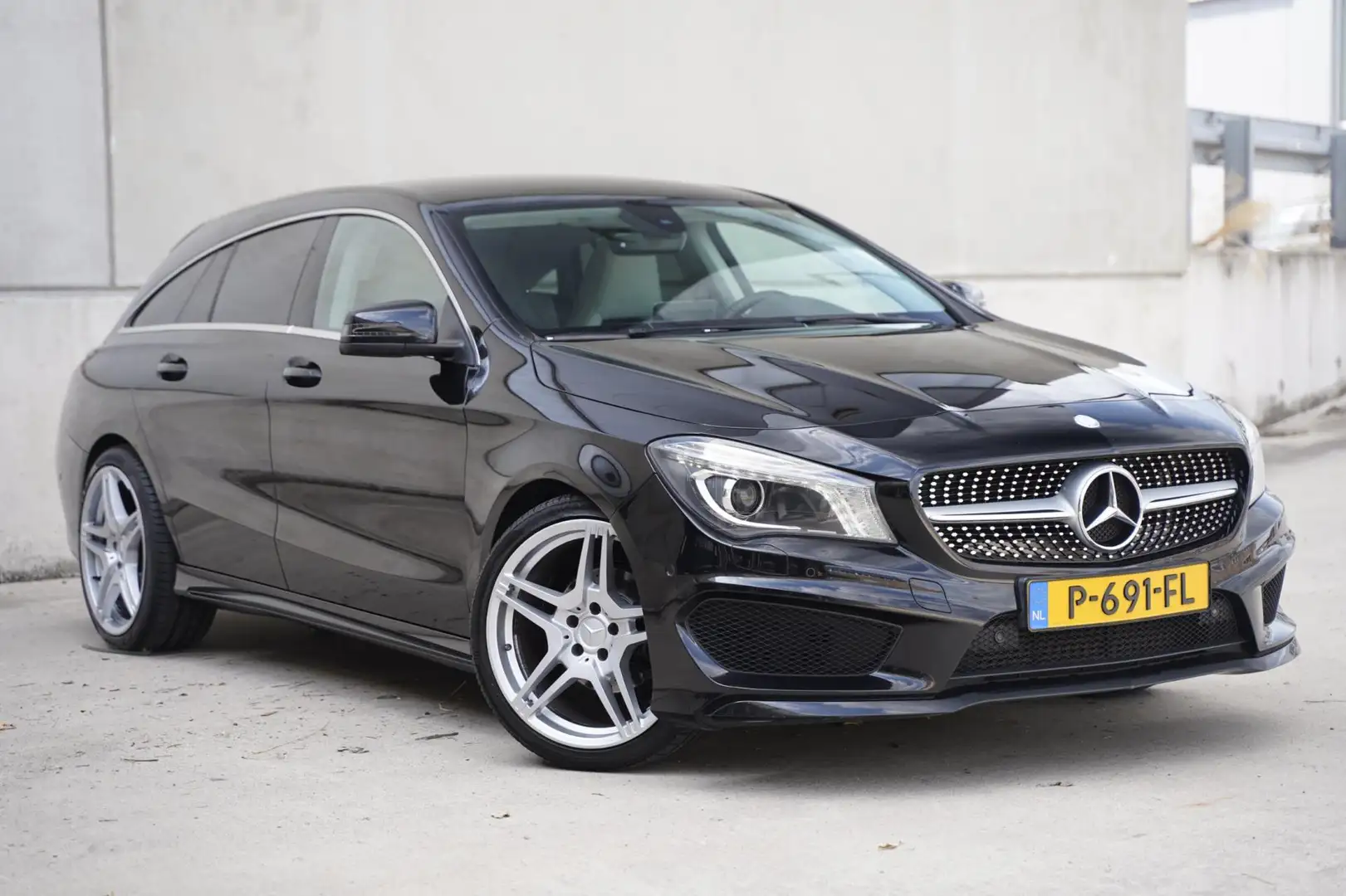 Mercedes-Benz CLA 200 Shooting Brake AMG Automaat NAP Zwart - 2