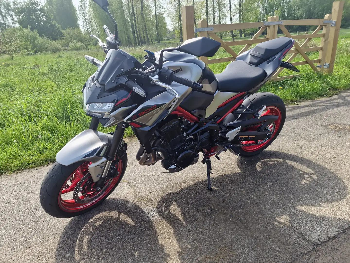 Kawasaki Z 900 ZR900F Červená - 1