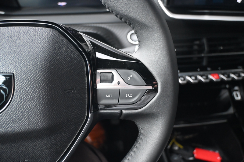 Peugeot e-2008 EV Allure Avantage 54 kWh | Achteruitrijcamera | A — photo 15