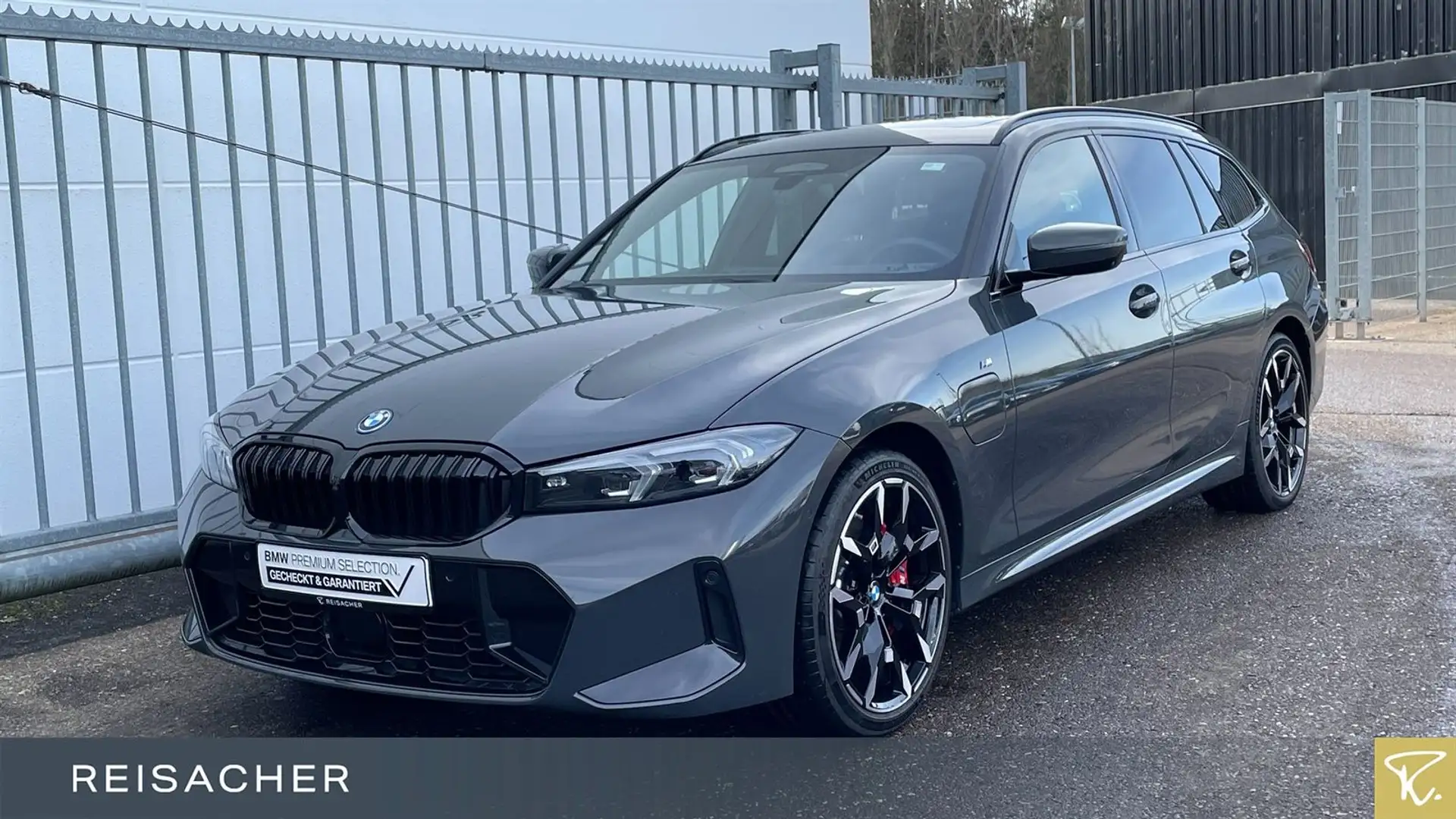 BMW 330 e xDrive Tou M-SportPRO,AHK,HUD,DrAsPro,19" Grijs - 1