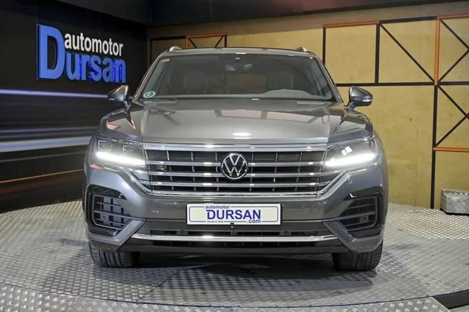 Volkswagen Touareg Prem Eleg 3.0 V6 TDI 210kW Tip 4M Gris - 2