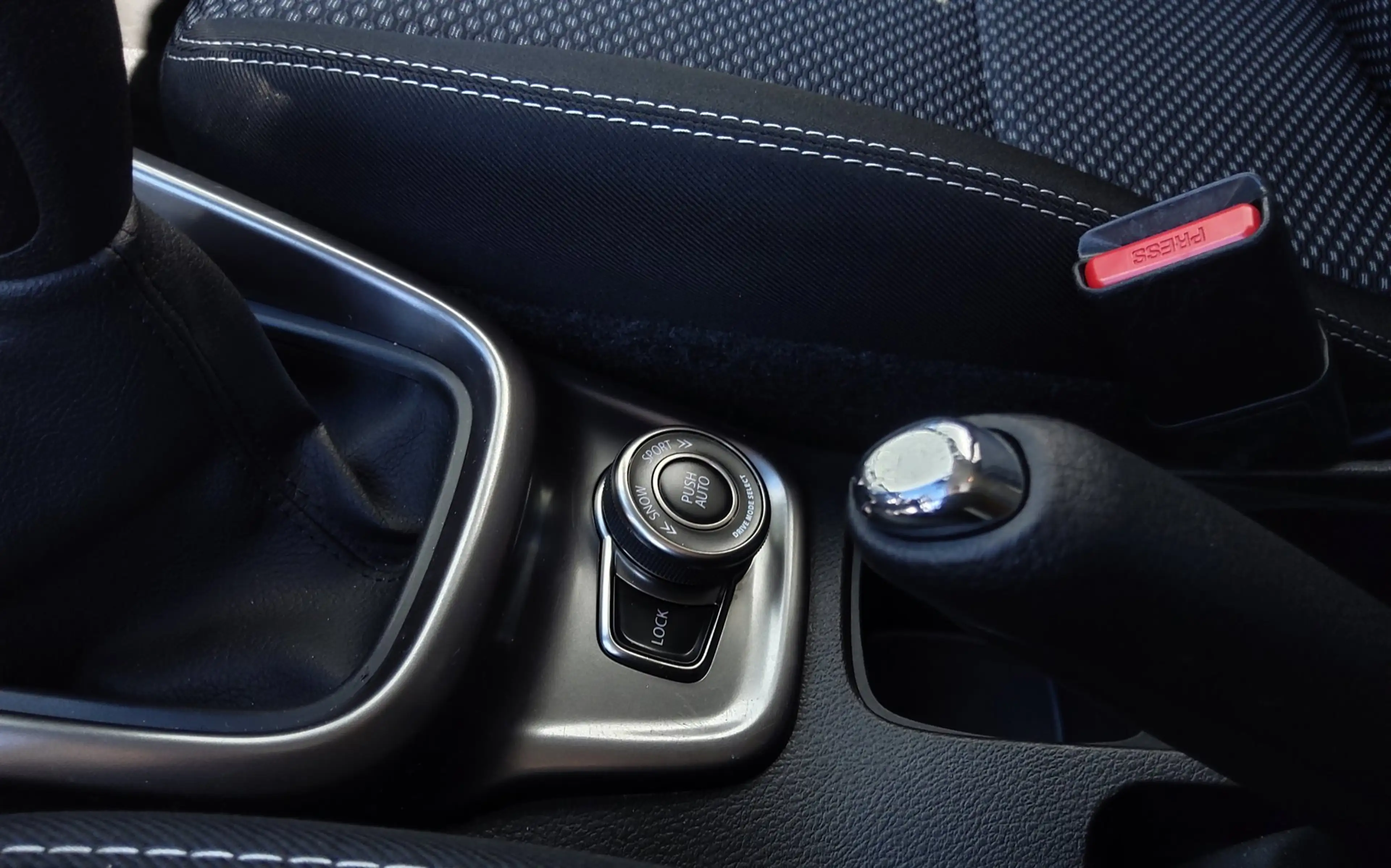 Suzuki Vitara 1.0 Boosterjet AllGrip Select|Camera/CarPlay® — photo 19