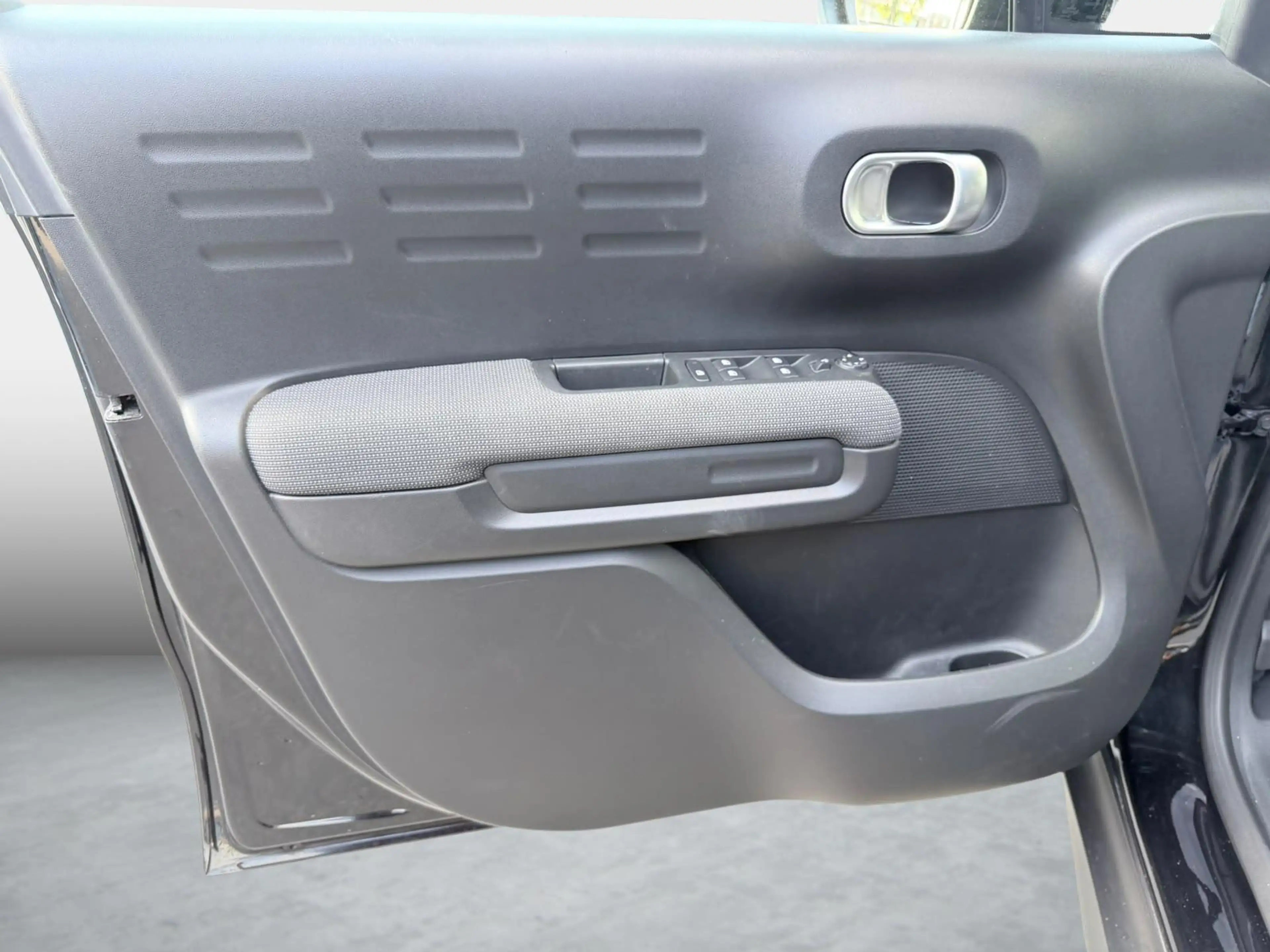 Citroen C3 Aircross 1.2 PureTech 110 S&S MAN6 Live — photo 10