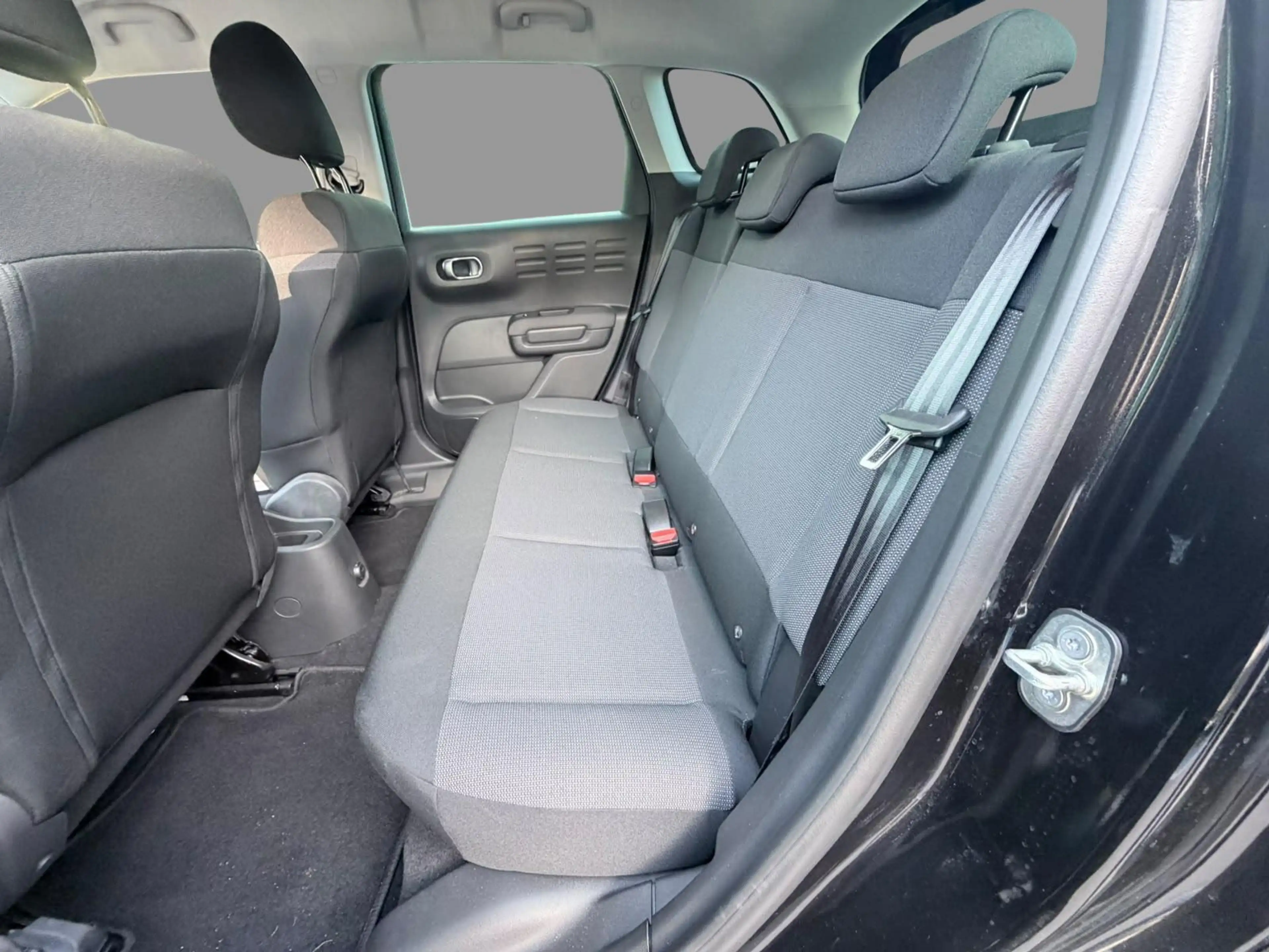 Citroen C3 Aircross 1.2 PureTech 110 S&S MAN6 Live — photo 9