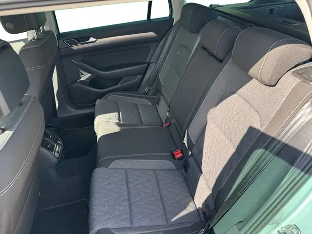 Volkswagen Passat view 10