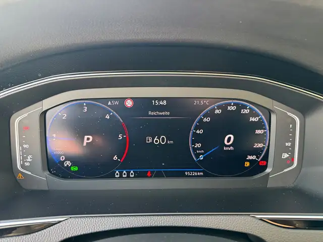 Volkswagen Passat view 9