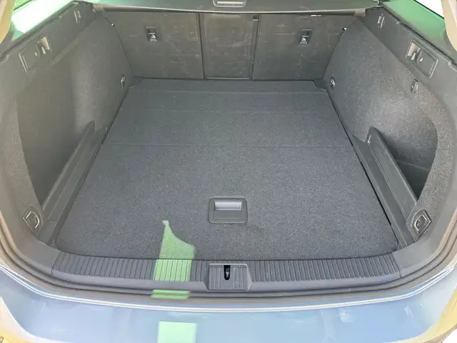 Volkswagen Passat view 14