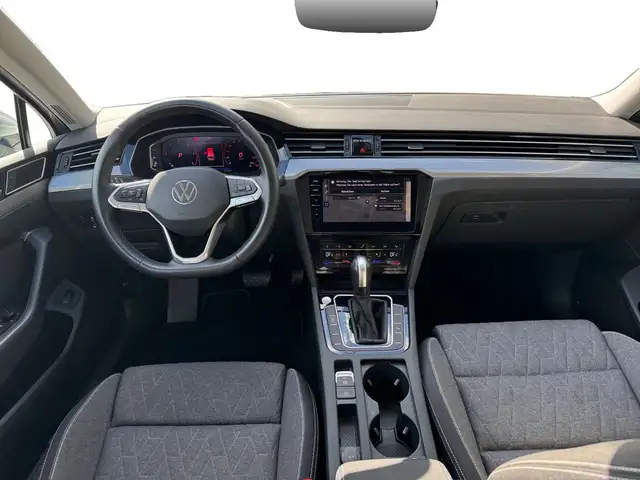 Volkswagen Passat view 8