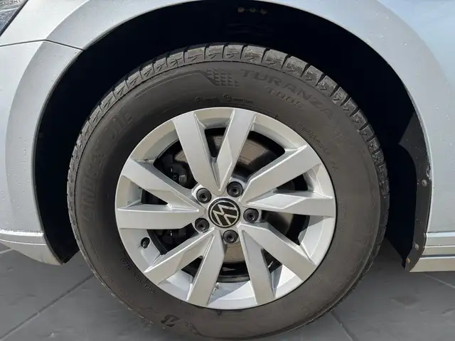 Volkswagen Passat view 15