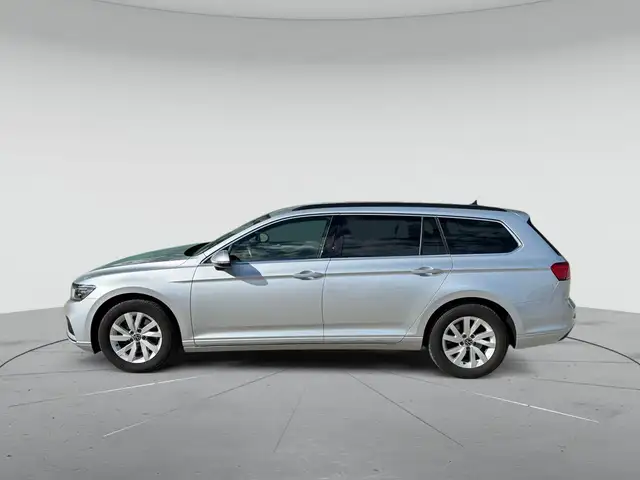 Volkswagen Passat view 6