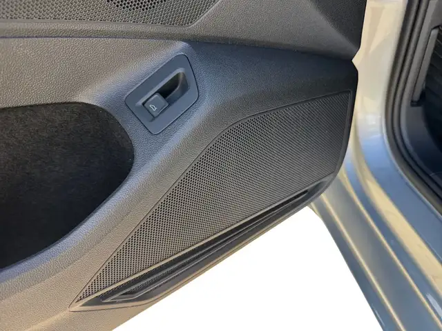 Volkswagen Passat view 11