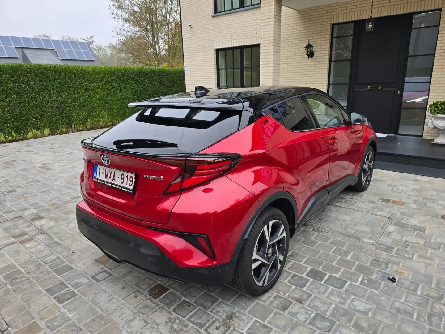 Toyota C-HR C-HR 1.8i VVT-i Hybrid C-Lub Bi-Tone E-CVT Rood - 2