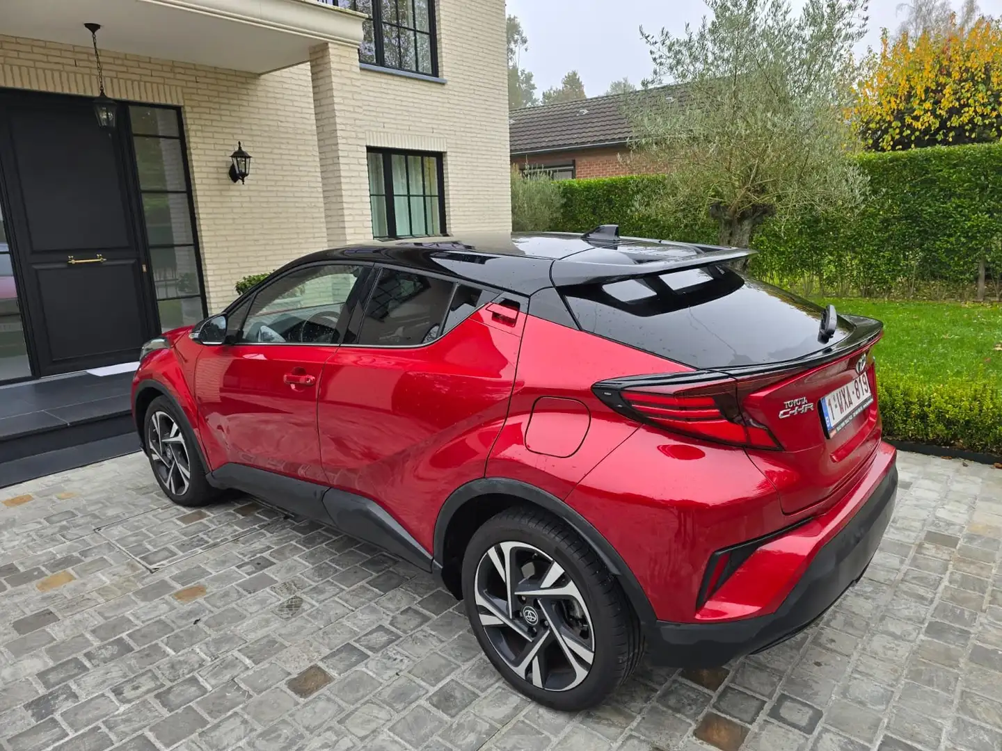 Toyota C-HR C-HR 1.8i VVT-i Hybrid C-Lub Bi-Tone E-CVT Rood - 1