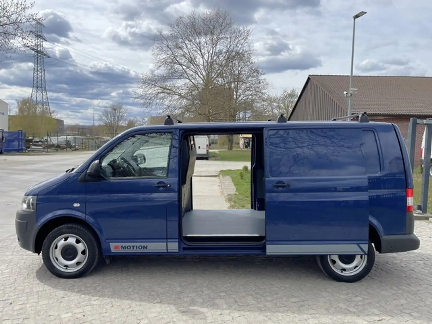 Volkswagen T5 Transporter 2.0 TDI 4Motion Lang Blau - 1