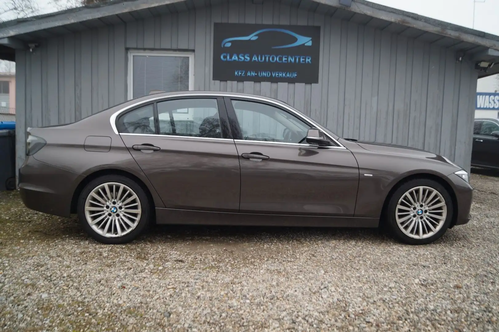 BMW 328 i Lim.Luxury|Navi|AHK|Tempomat|ATM 80`tkm Marrón - 2