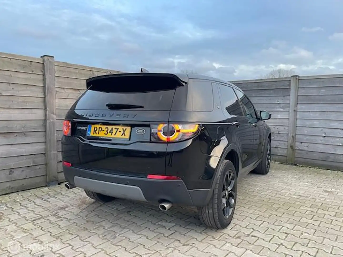 Land Rover Discovery Sport 2.0 TD4 HSE Pano-Leder-Navi Zwart - 2