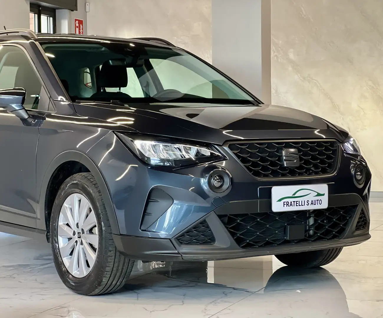 SEAT Arona 1.0 ecotsi Style 95cv - PER NEOPATENTATI Gris - 1