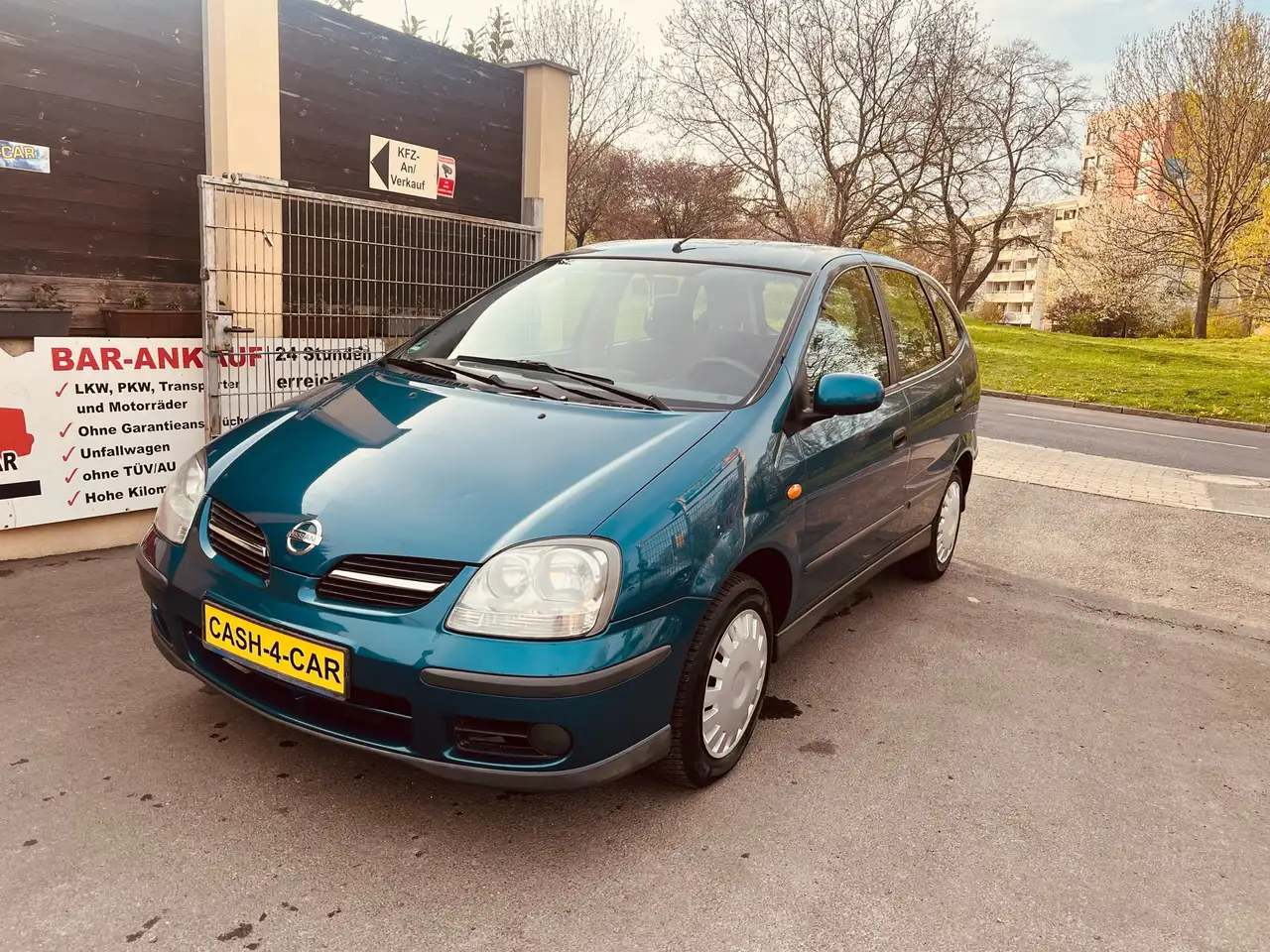 Nissan Almera Tino