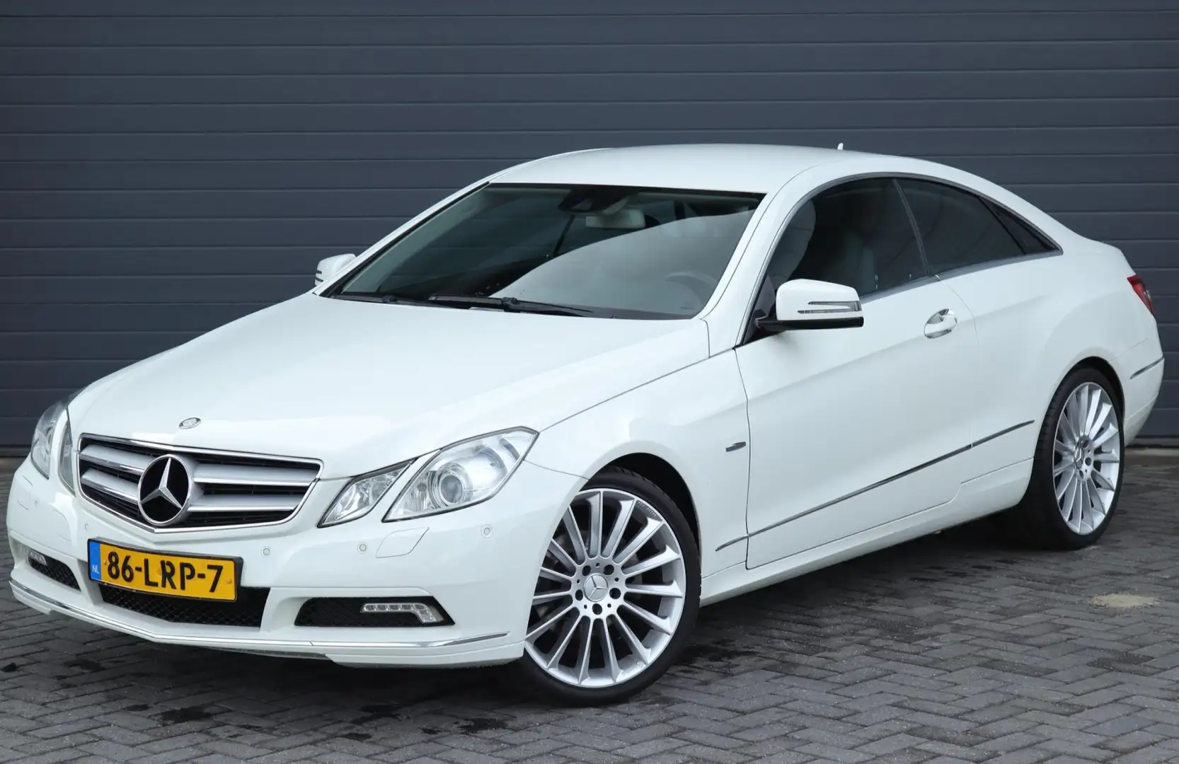 Mercedes-Benz E 200 Coupé CGI Automaat / Carplay / Navi Wit - 2