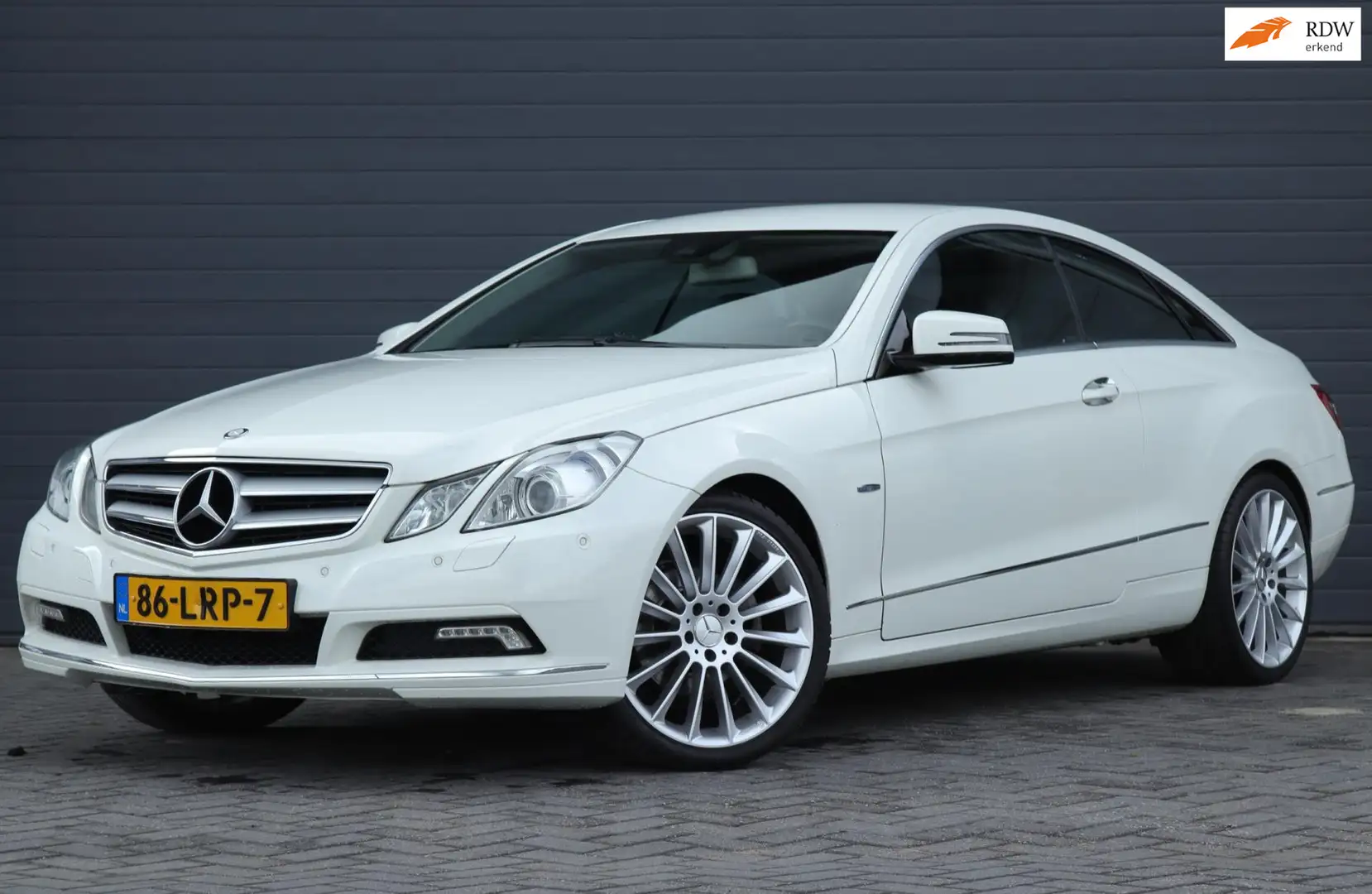 Mercedes-Benz E 200 Coupé CGI Automaat / Carplay / Navi Wit - 1