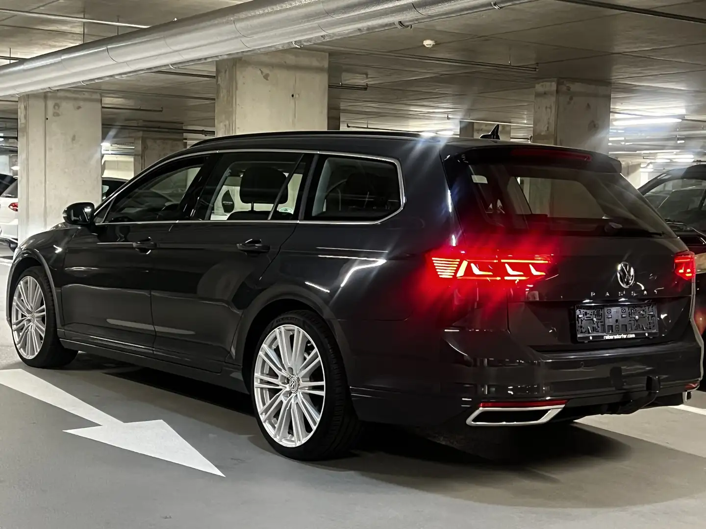 Volkswagen Passat 1.6 TDI SCR DSG Business - 1