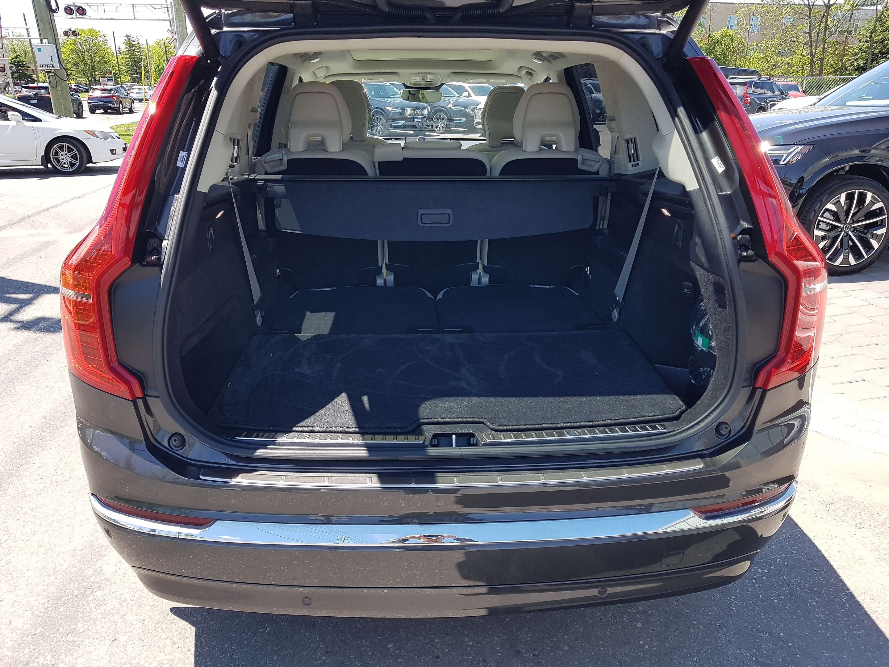 2024 Volvo XC90 T8 eAWD PHEV Ultimate Bright Theme 7-Seater |CPO|B thumb 12