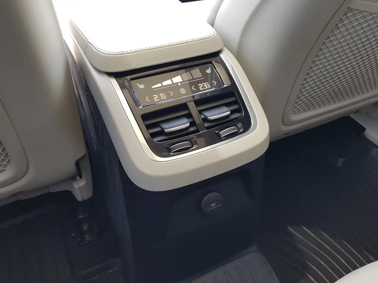 Volvo XC90 снимка Volvo XC90