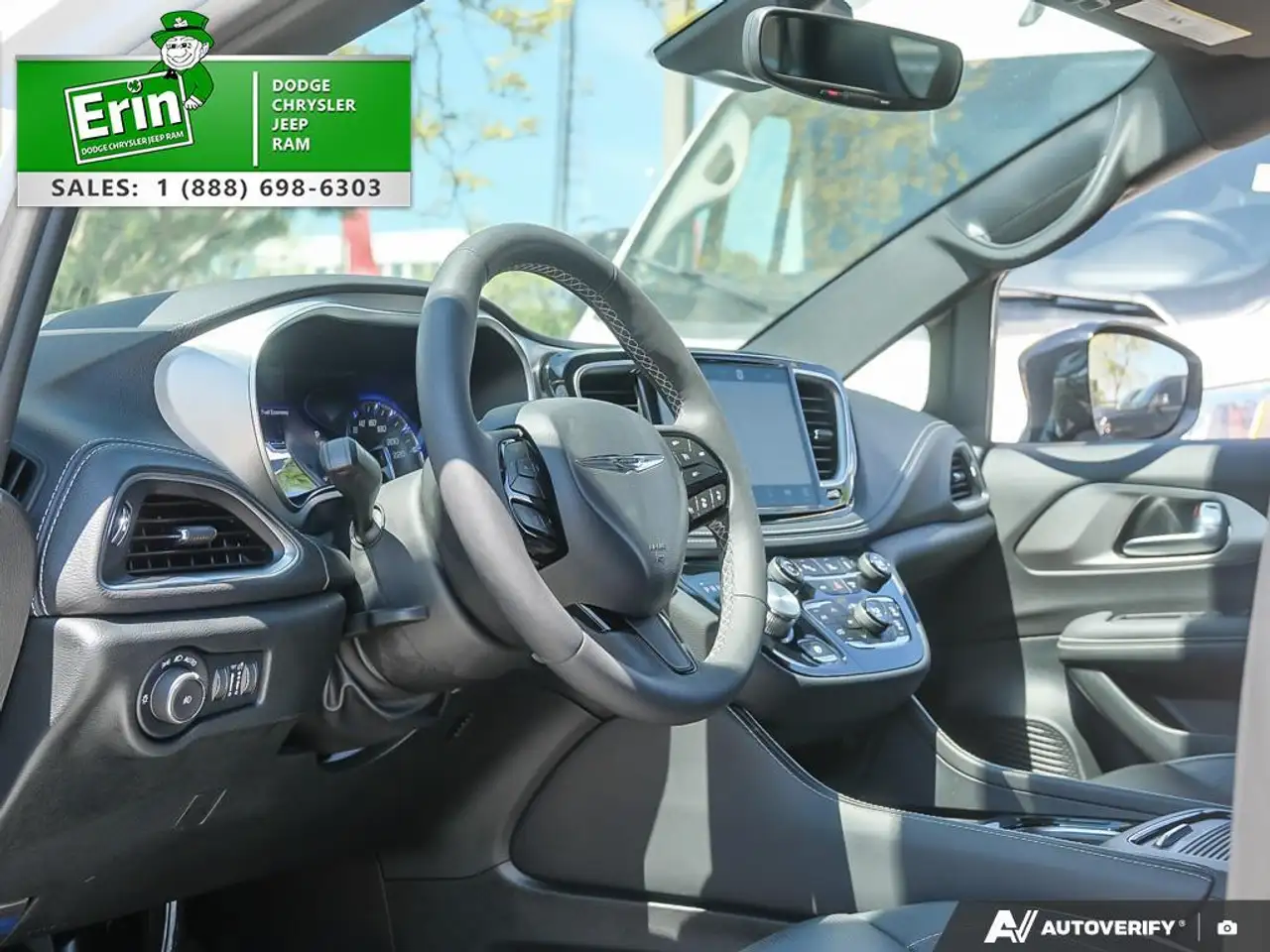 Chrysler Pacifica снимка Chrysler Pacifica
