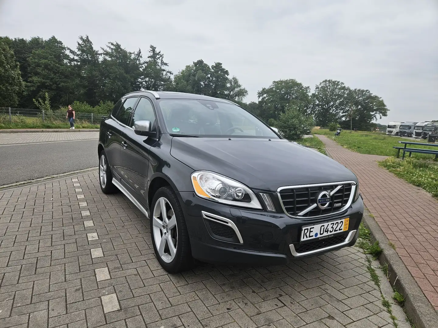 Volvo XC60 R-Design AWD Grau - 1