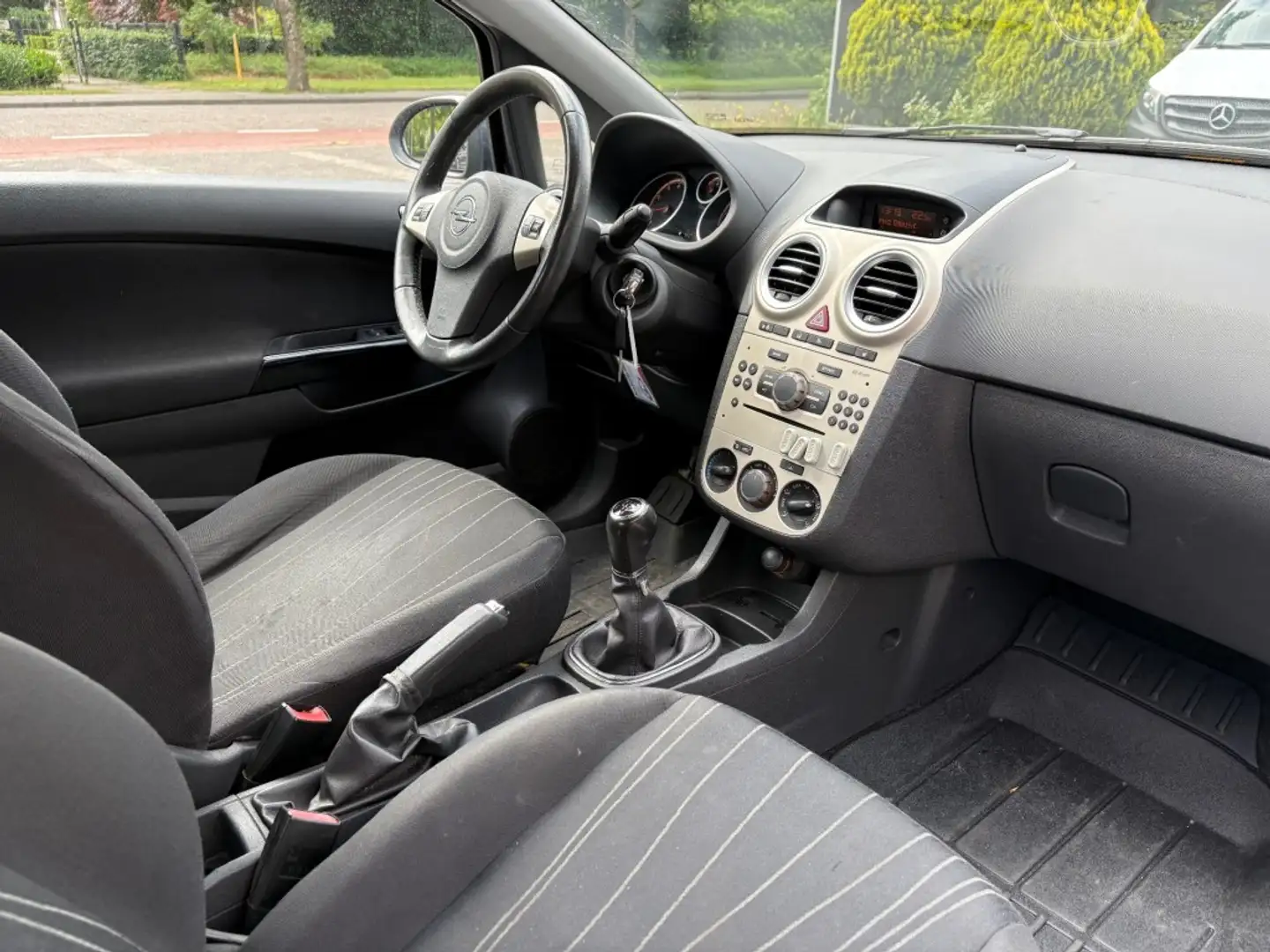 Opel Corsa 1.4 16V AIRCO / CRUISE / STOEL&STUURVERW / TREKHAA Grijs - 2