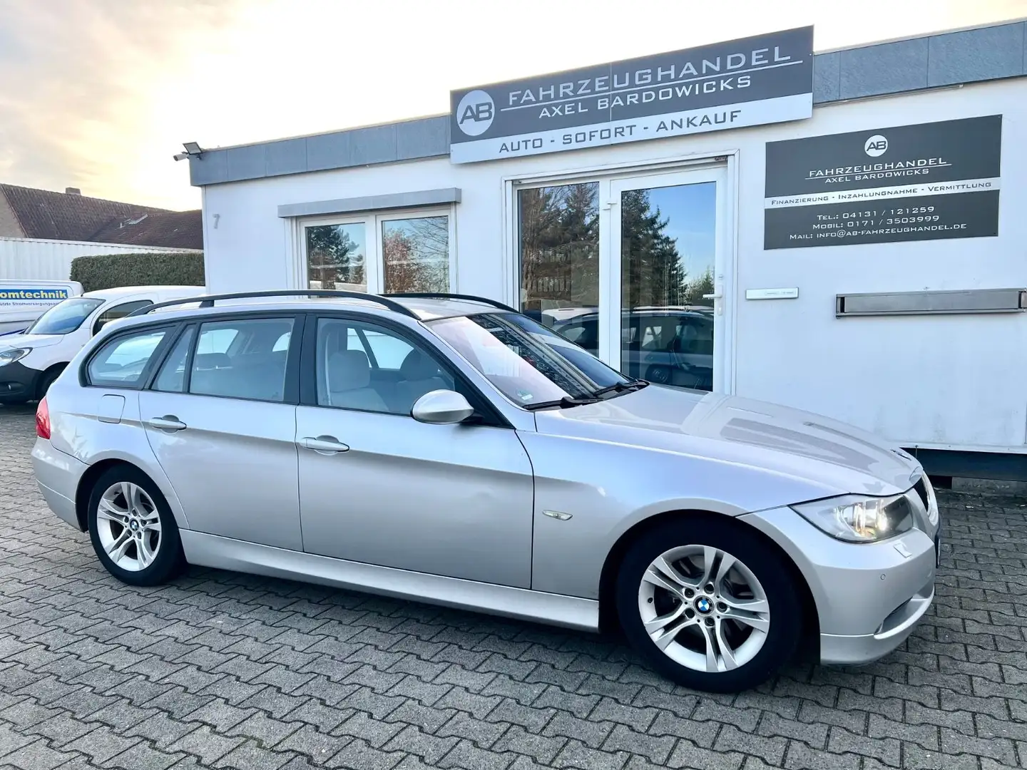 BMW 320 dA Touring / Xenon / Sitzh. / Keyfree Argent - 1