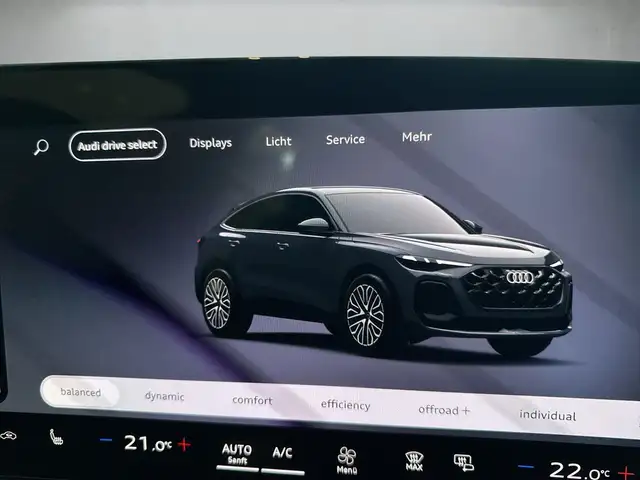 Audi Q5 view 10