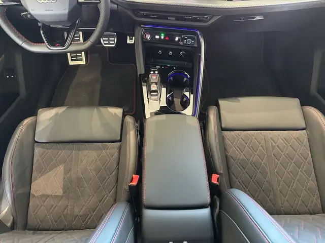 Audi Q5 view 9