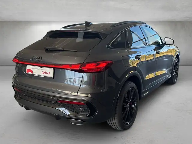 Audi Q5 view 3