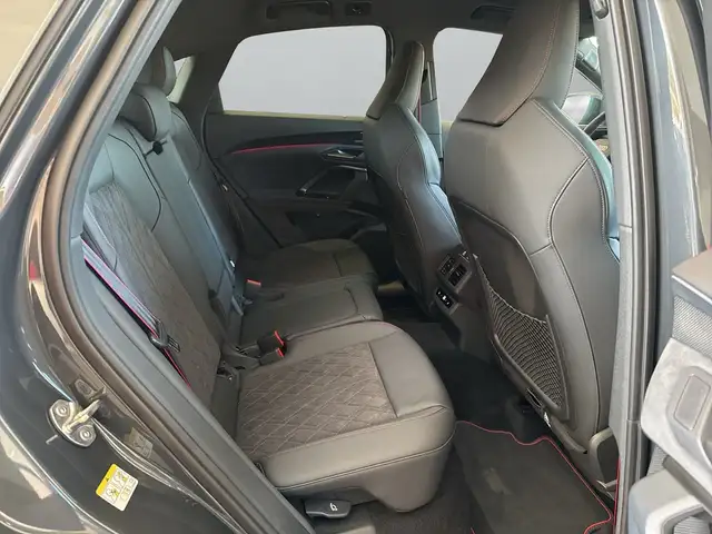 Audi Q5 view 12