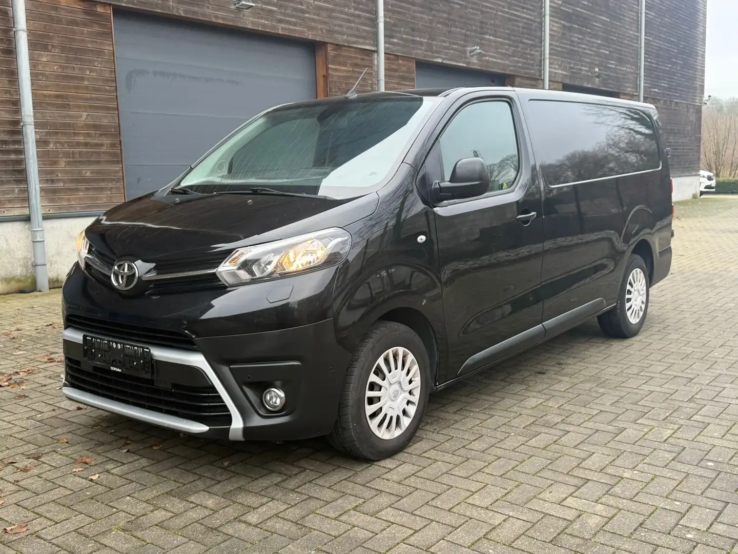 Toyota Proace 2,0-l-D-4D L2  Executive C/T GARANTIE 12 moi Noir - 2