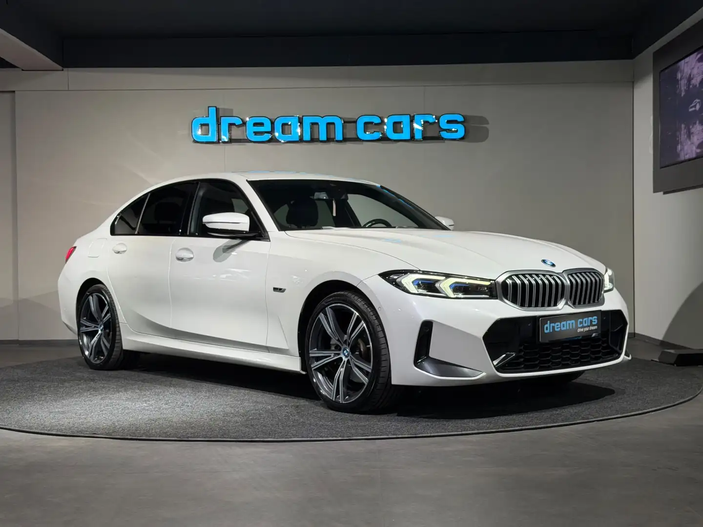 BMW 320 i/ M Paket / Facelift / Navi / HIFI / Weiß - 2