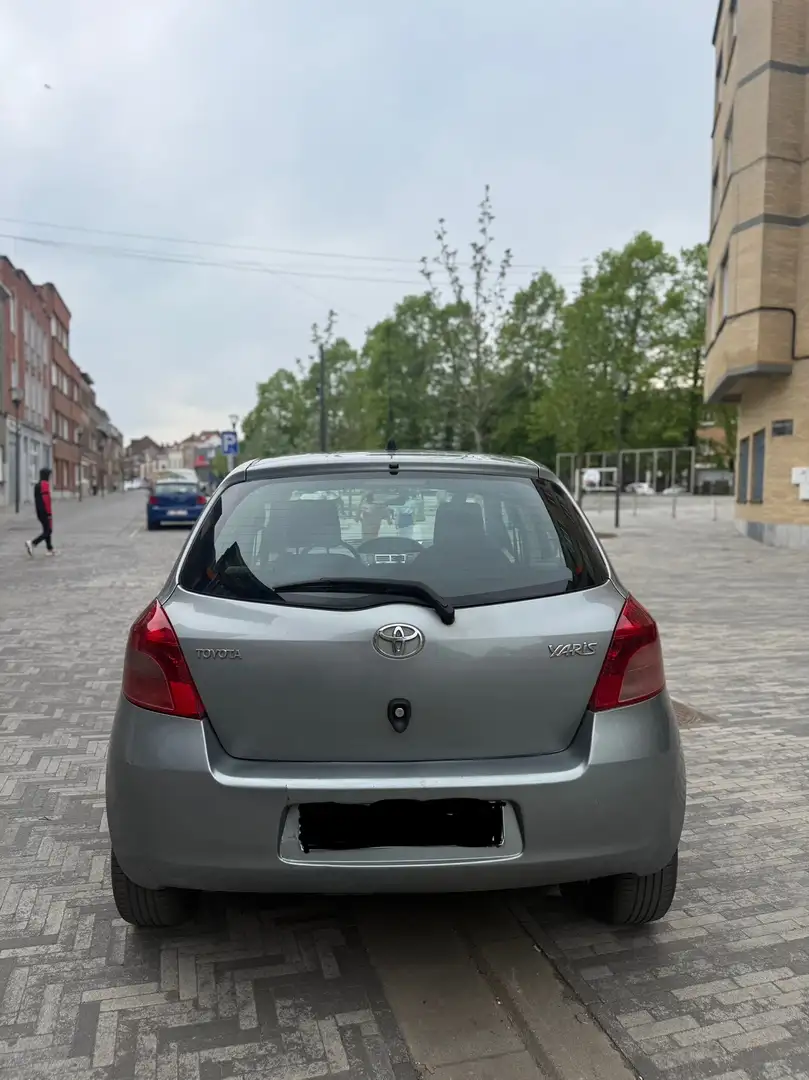 Toyota Yaris 1.3i VVT-i 16v Linea Sol MMT - 2