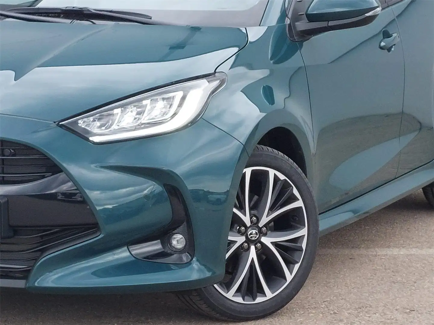 Toyota Yaris 1,5 l Hybrid Teamplayer inkl. Technik-Paket Grün - 2