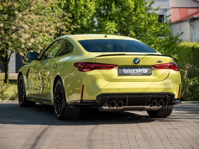 BMW M4 view 4