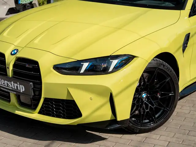 BMW M4 view 7